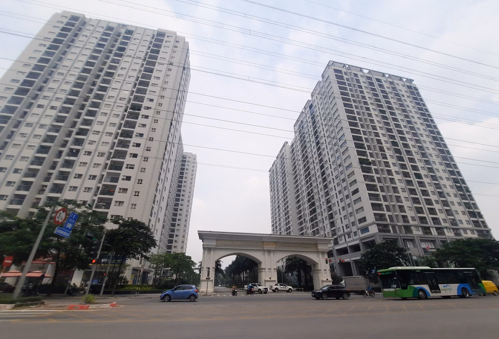 Vì sao thanh khoản sụt giảm nhưng giá chung cư Hà Nội vẫn 