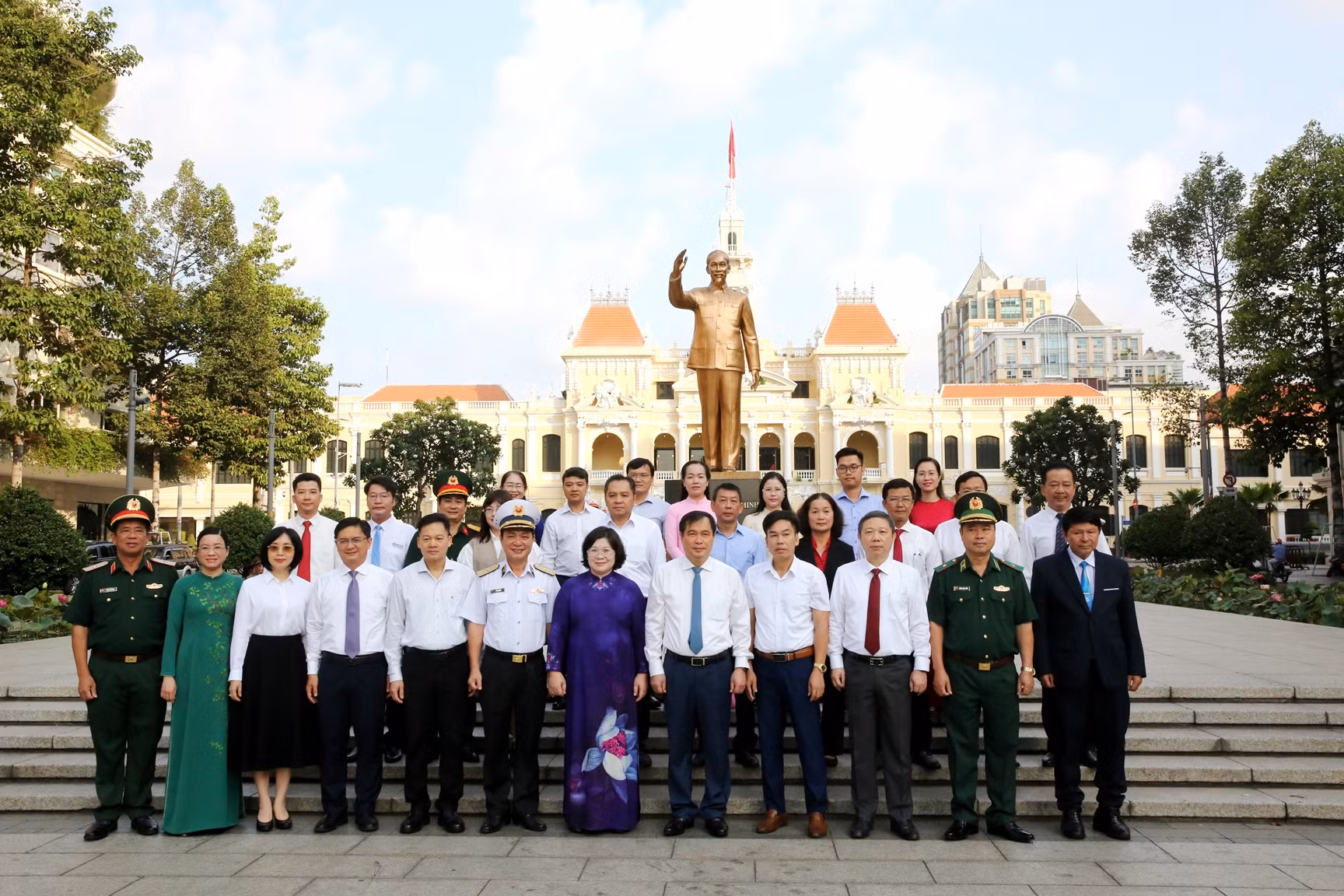 Khai mạc Triển lãm ảnh “Việt Nam - Một dải non sông” và “TP Hồ Chí Minh vang mãi khúc khải hoàn” -2