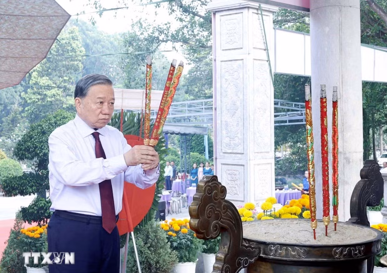 Tổng Bí thư, Chủ tịch nước Tô Lâm dâng hương tại Nghĩa trang Liệt sỹ Tân Biên -0