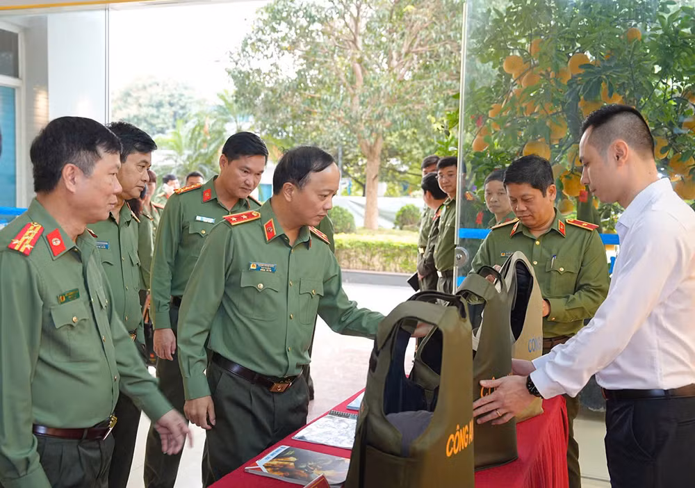 Chủ trương của Bộ Chính trị và Đảng ủy Công an Trung ương:&nbsp;Đặt nền móng cho sự đột phá phát triển Khoa học công nghệ và Công nghiệp an ninh (bài 1) -0