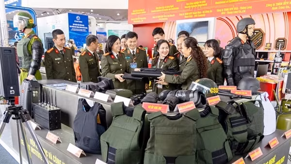 Bài 1: Phát triển công nghiệp an ninh gắn với truyền thống 66 năm xây dựng và trưởng thành