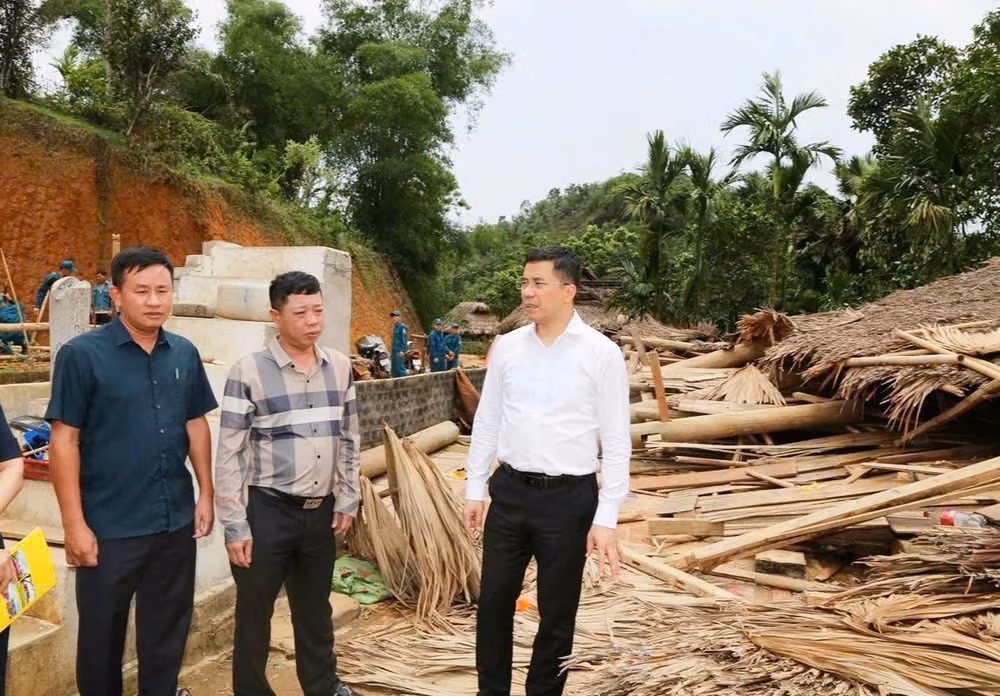 Giông lốc khiến cháu bé 13 tuổi ở Thanh Hóa tử vong -0