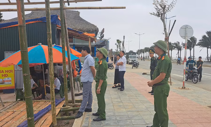 Giữ bình yên mùa du lịch biển -0