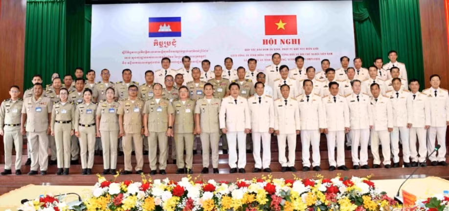Công an tỉnh Đồng Tháp và Ty Công an tỉnh Prey Veng tăng cường hợp tác, giữ bình yên biên giới Tây Nam -0