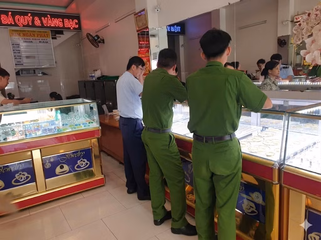 Nhiều cửa hàng kinh doanh vàng không rõ nguồn gốc bị xử phạt -0