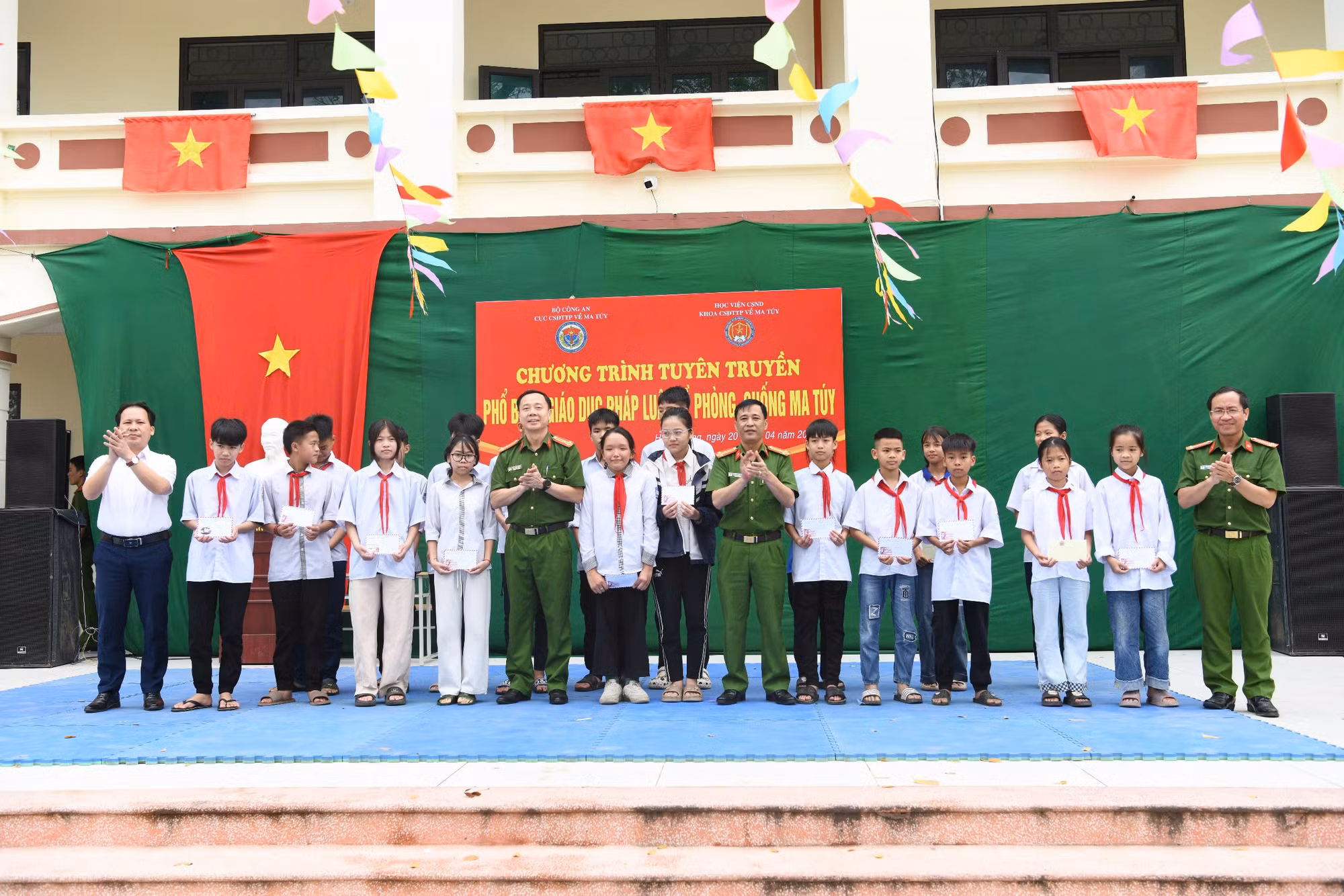 Ký kết phòng, chống ma túy tại địa bàn xã -0
