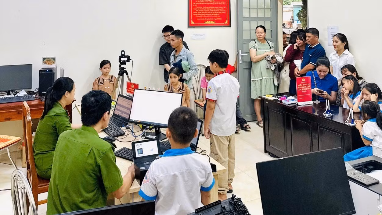 Lan tỏa tinh thần “Ba nhất” qua những ngày làm việc xuyên lễ -0
