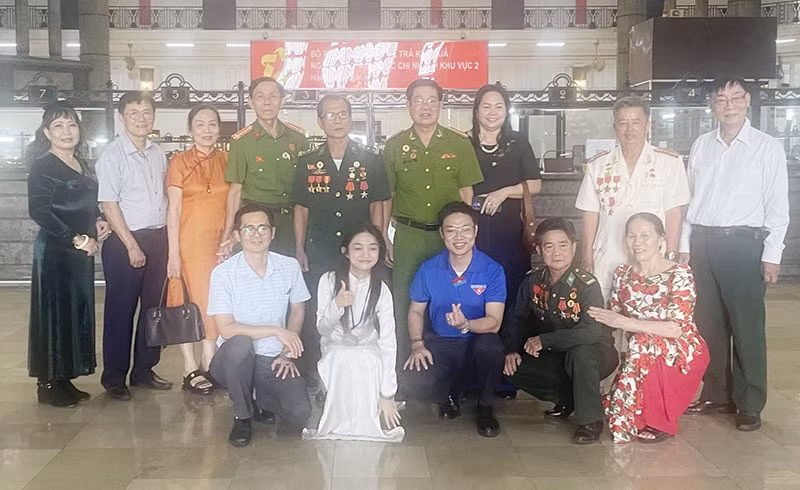 Gặp lại những người bảo vệ kho vàng Ngày Giải phóng -0