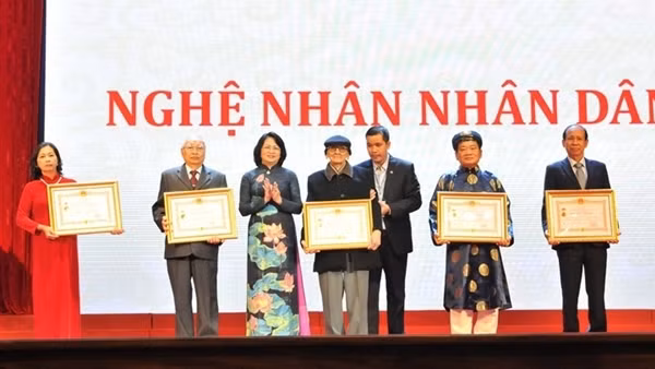 Chồng chéo trong xét tặng danh hiệu nghệ nhân