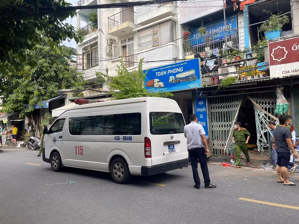 Đà Nẵng: Căn nhà 2 tầng bốc cháy, 3 nạn nhân ngạt khí tử vong -0