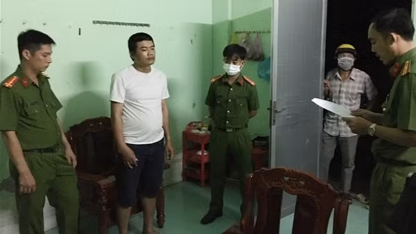 ​Bắt khẩn cấp đối tượng đánh, cướp xe máy của phụ nữ