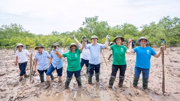 UNDP tiếp tục hỗ trợ xây dựng nhà an toàn chống chịu biến đổi khí hậu ở Thanh Hóa