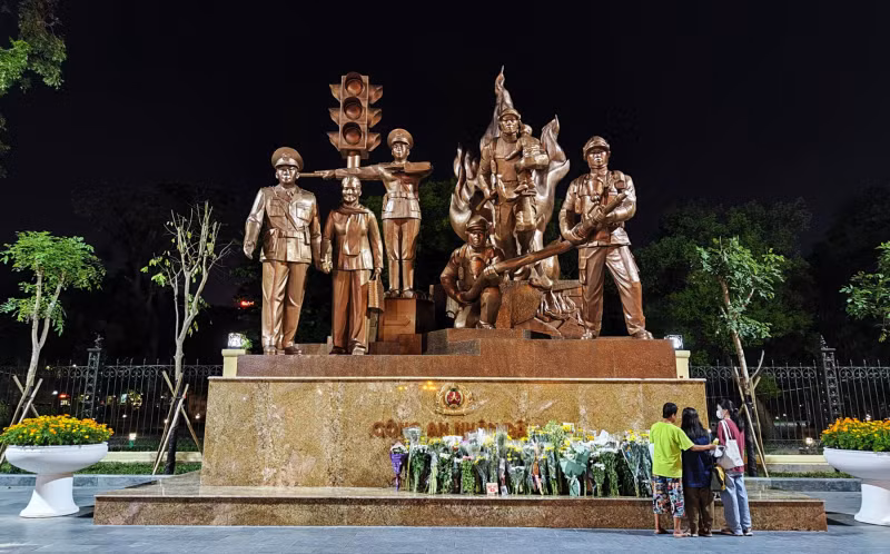 Có thêm ba vì sao trong trái tim đồng bào... -0