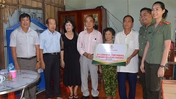 Thanh niên Công an về nguồn, đền ơn đáp nghĩa tại Đồng Tháp