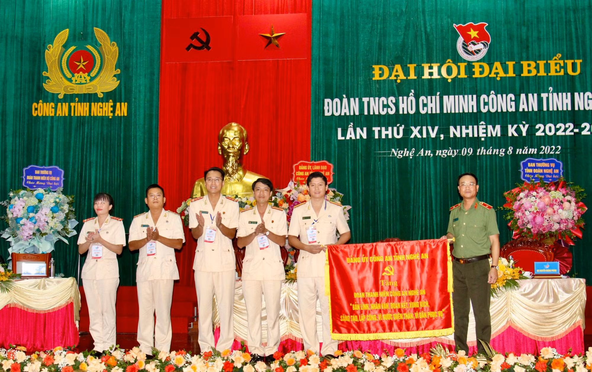 Đoàn thanh niên Công an tỉnh Nghệ An phát huy sức trẻ vì bình yên trên quê hương Bác Hồ -0