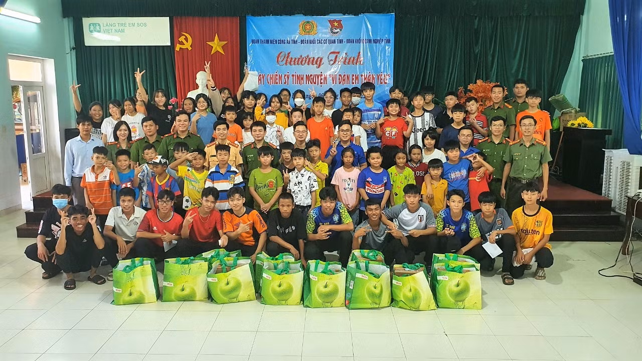 Ngày chiến sĩ tình nguyện “Vì đàn em thân yêu” -0