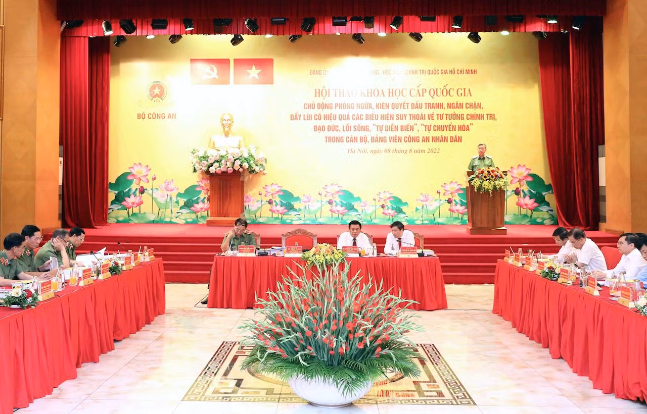 Kiên quyết làm trong sạch đội ngũ cán bộ, đảng viên CAND -0