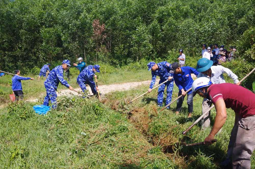 Tuổi trẻ Cảnh sát biển với nhiều hoạt động tuyên truyền pháp luật cho ngư dân -0
