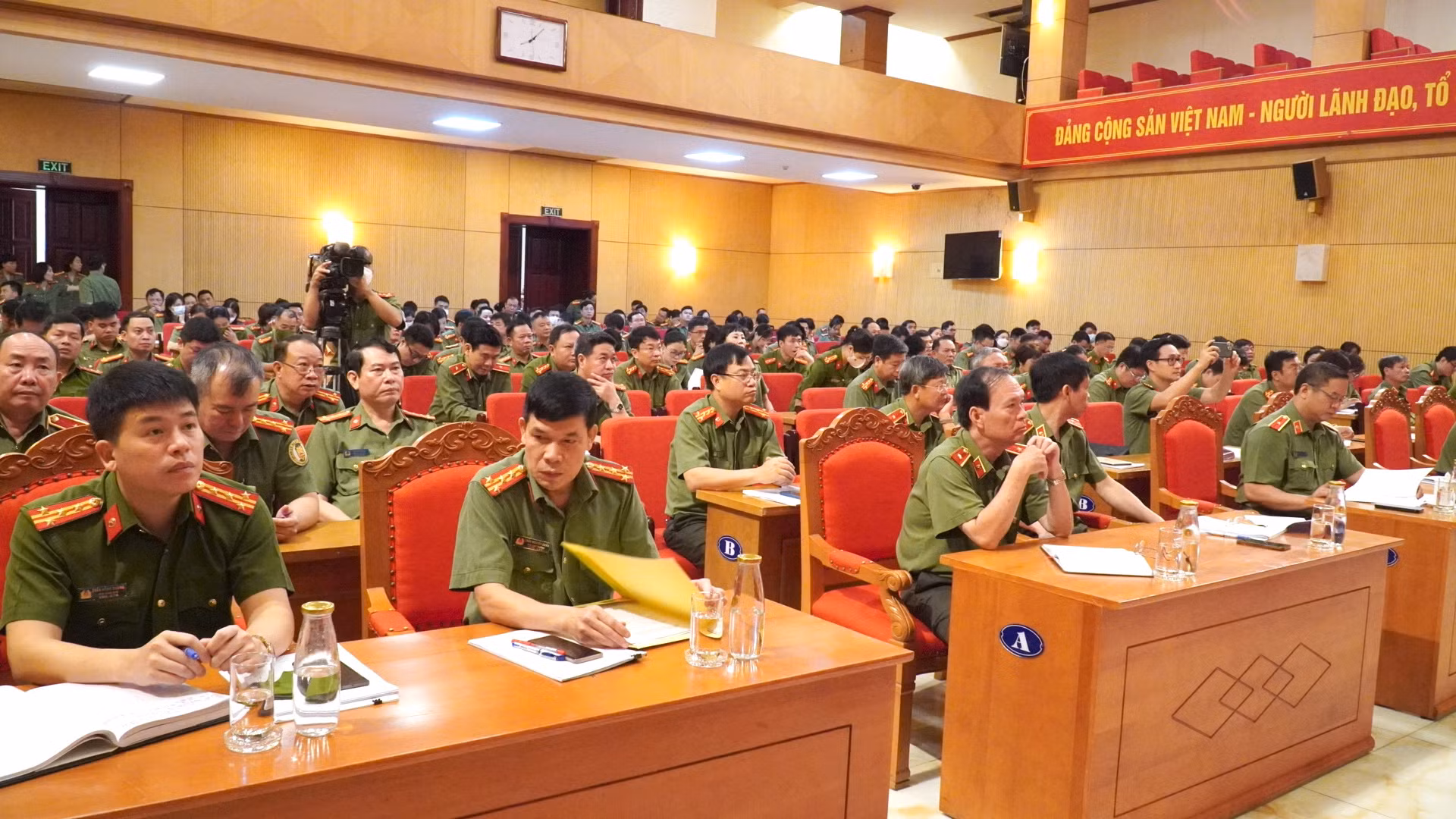 Quán triệt nghị quyết của Đảng ủy Công an Trung ương về xây dựng pháp luật, cải cách hành chính trong CAND -0