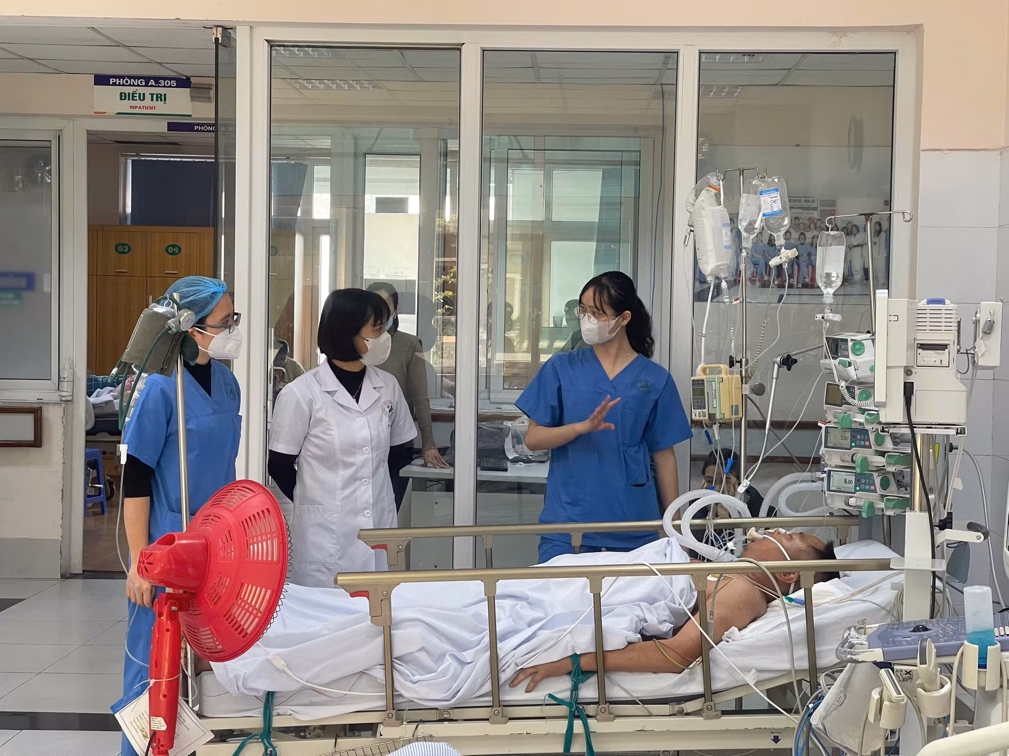 Công bố kết quả khiến 20 người bị ngộ độc sau khi ăn tiệc ở Trung tâm hội nghị quận Long Biên -0