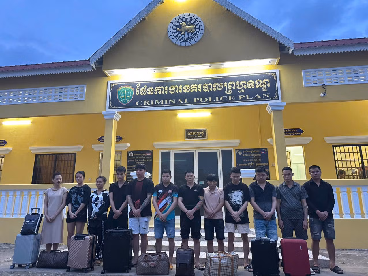 Sang tận Campuchia bắt ổ nhóm lừa đảo công nghệ cao ngay tại sào huyệt gây án -0