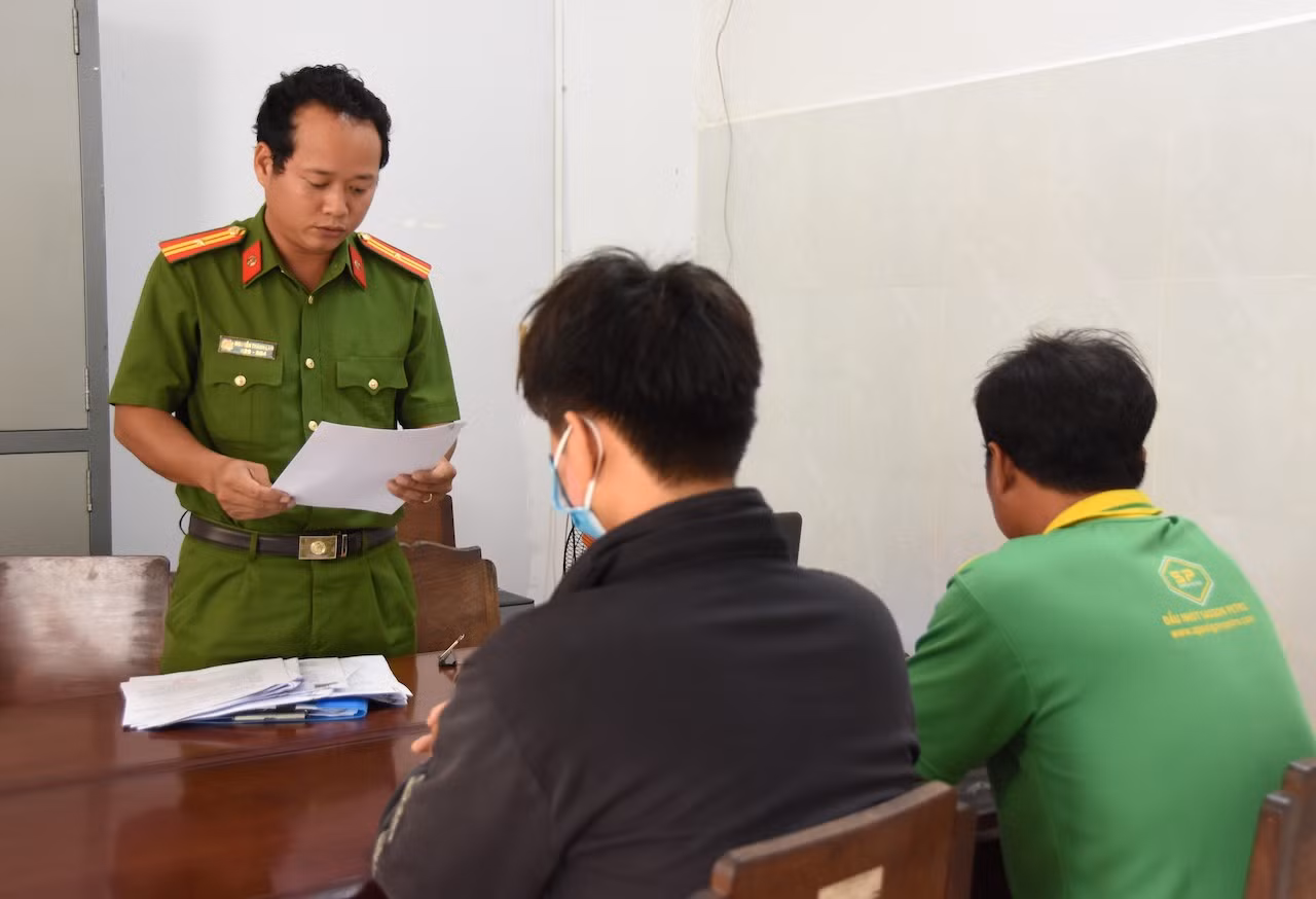 Một phụ huynh bị khởi tố vì giao xe cho con trai -0