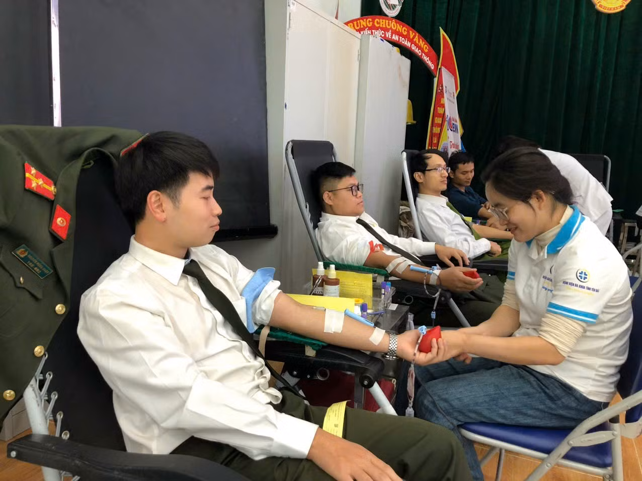 Hơn 250 CBCS Công an tỉnh Yên Bái tham gia hiến máu tình nguyện -0