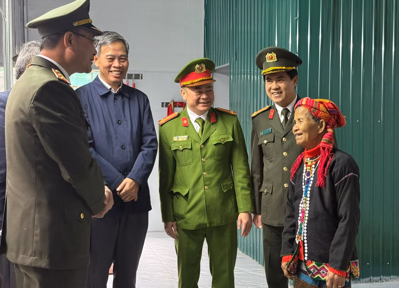 Khánh thành, bàn giao 200 căn nhà tặng đồng bào nghèo Quảng Trị -1