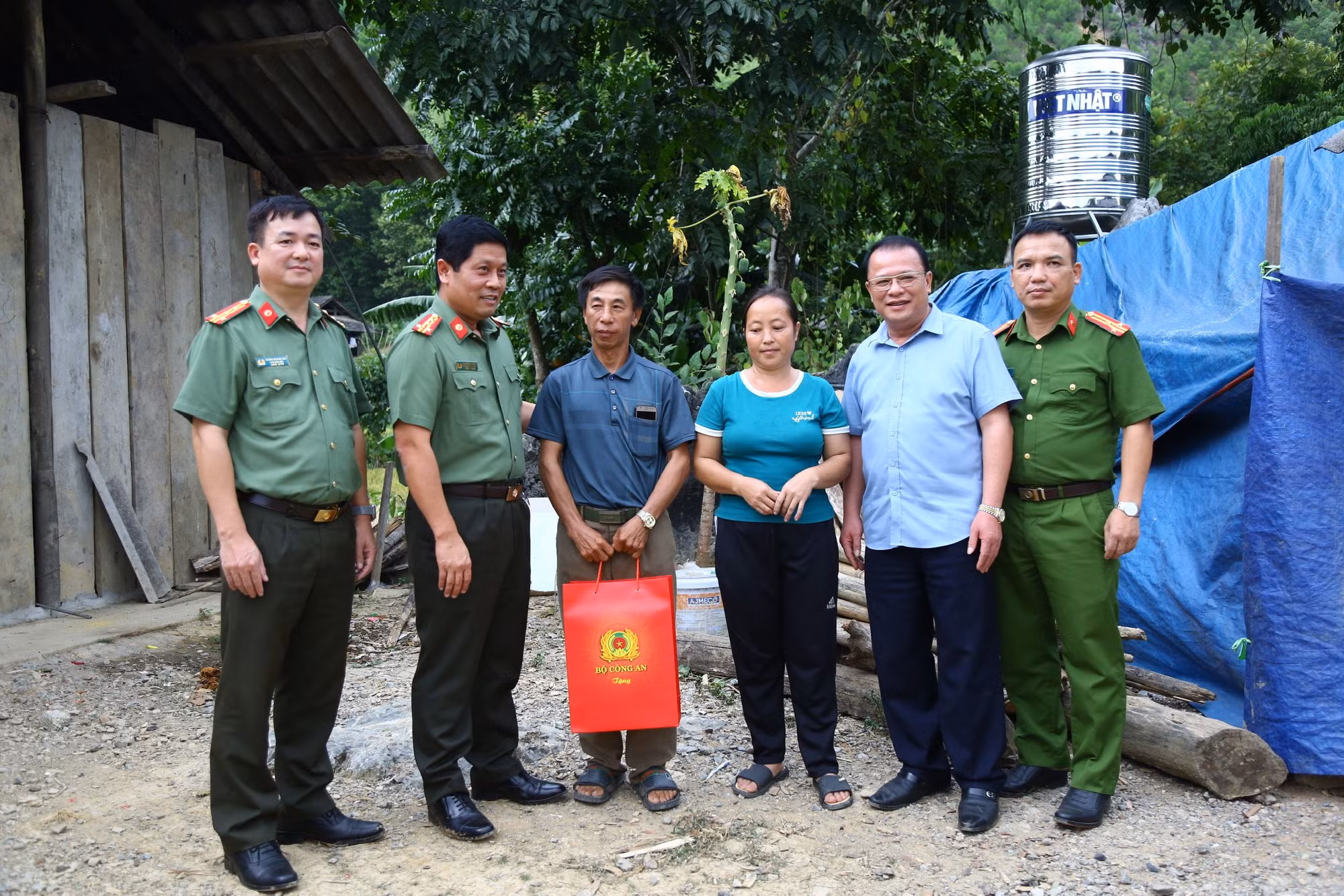 Chuyện chưa kể về nghĩa cử của Bộ Công an giúp dân làm nhà tại Bắc Kạn -0
