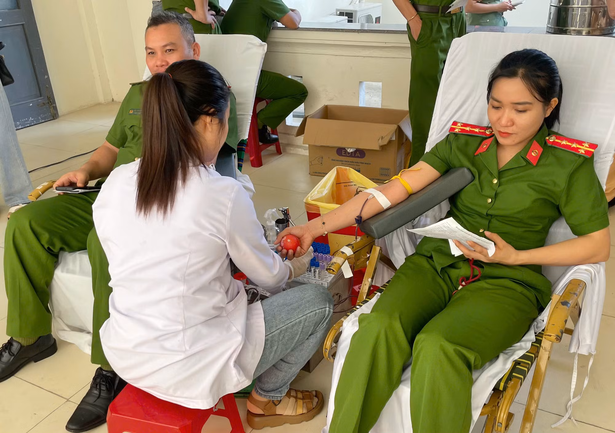  Hơn 200 cán bộ, chiến sĩ Công an tham gia hiến máu tình nguyện -0