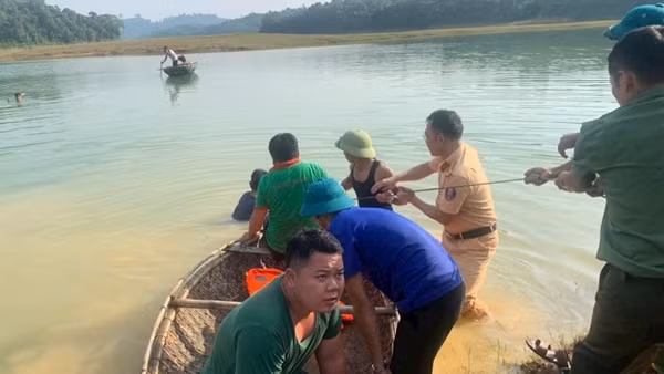 Rủ nhau chèo thuyền, 2 học sinh lớp 9 bị đuối nước