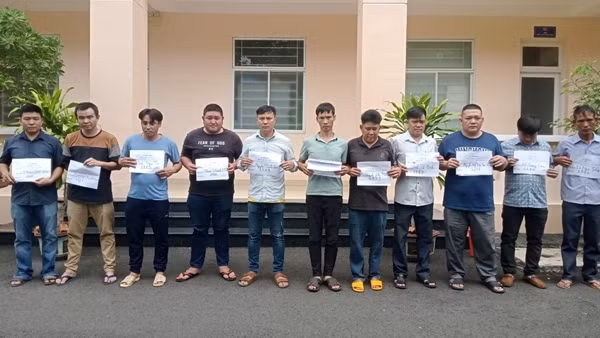 18 đối tượng tụ tập tại cà phê "Cờ tướng" tổ chức cá độ bóng đá qua mạng