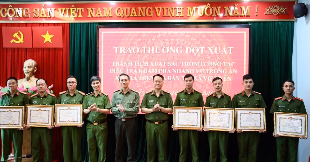 Khen thưởng 7 CBCS khám phá nhanh vụ trọng án tại Bắc Giang -0