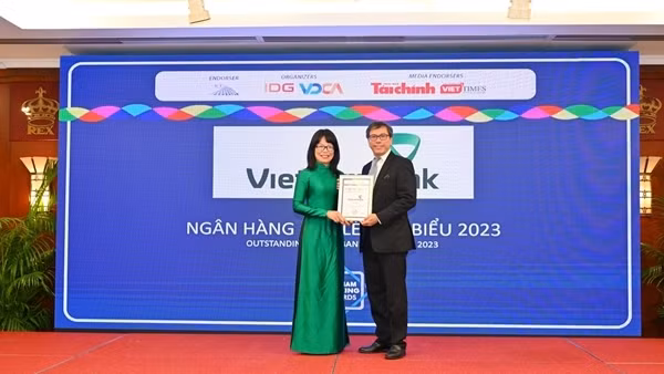 Vietcombank được trao 3 giải thưởng quan trọng tại diễn đàn Ngân hàng bán lẻ Việt Nam 2023