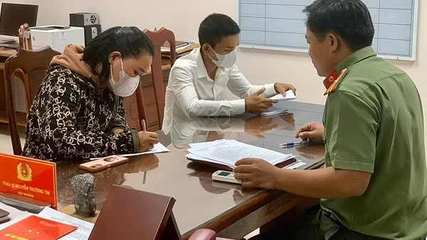 Xử phạt 2 đối tượng chuyển cuộc gọi đòi nợ đến đường dây nóng của Bộ Công an