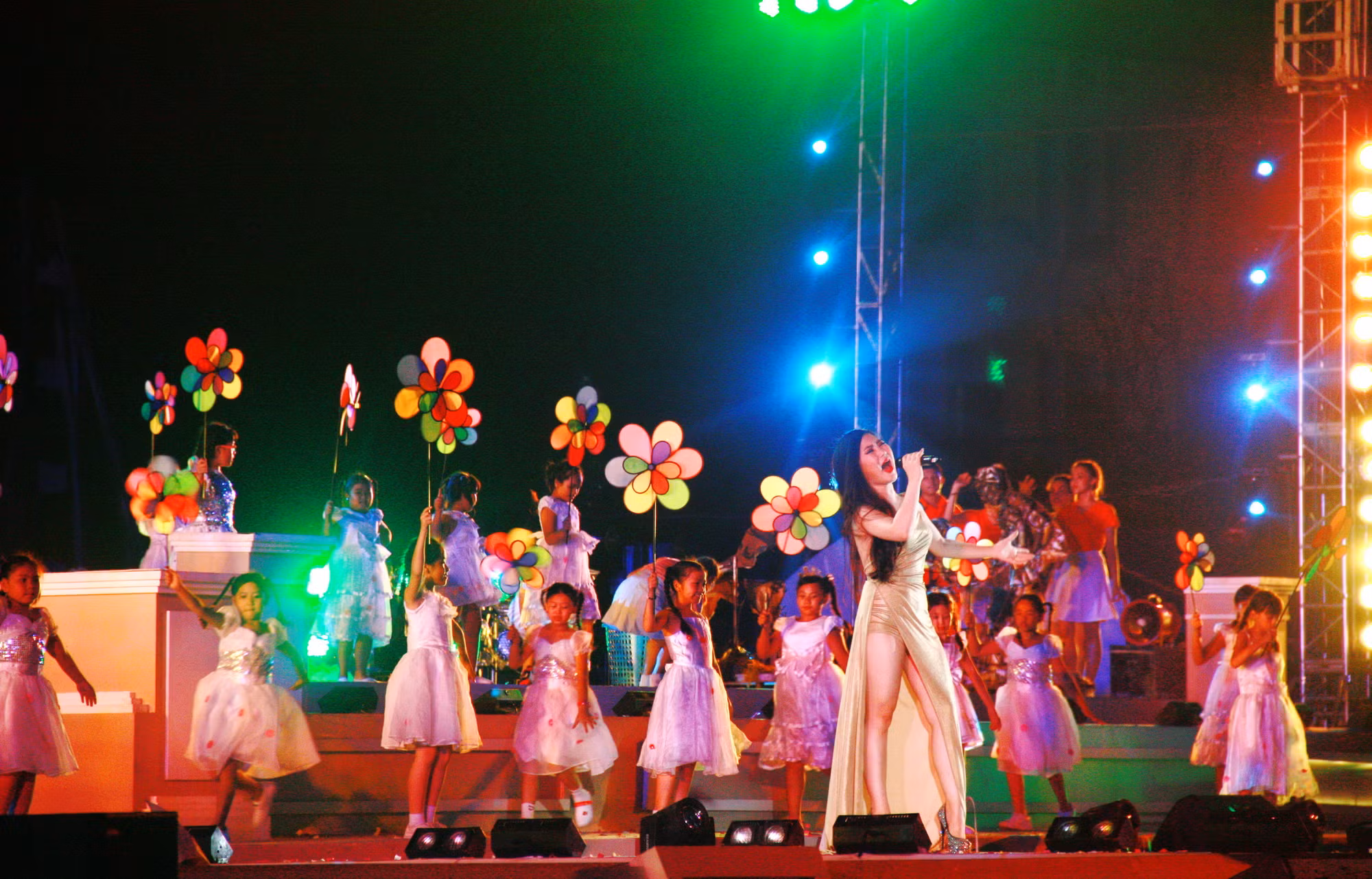 Đêm khai mạc Festival biển Nha Trang sẽ có 1.653 Drone trình diễn bằng ngôn ngữ ánh sáng -0