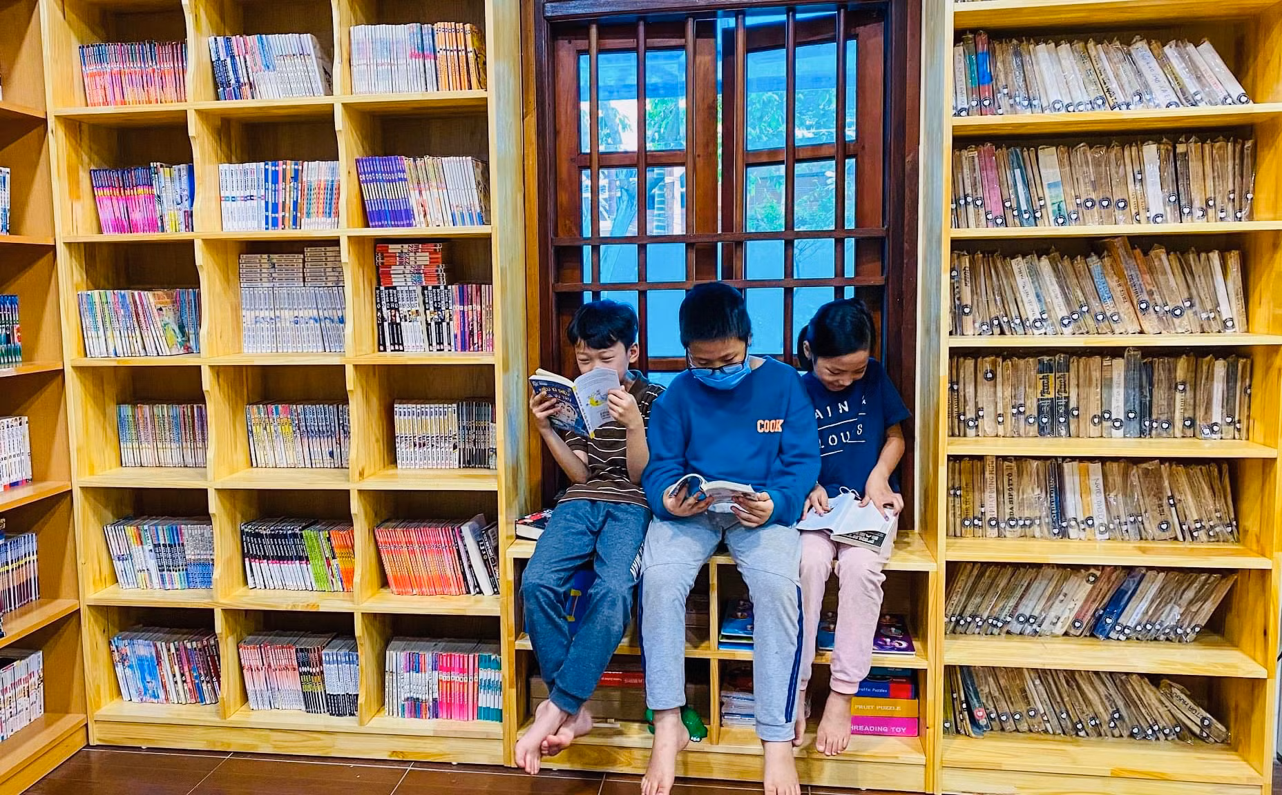 Người mang thư viện làng ra thế giới -0
