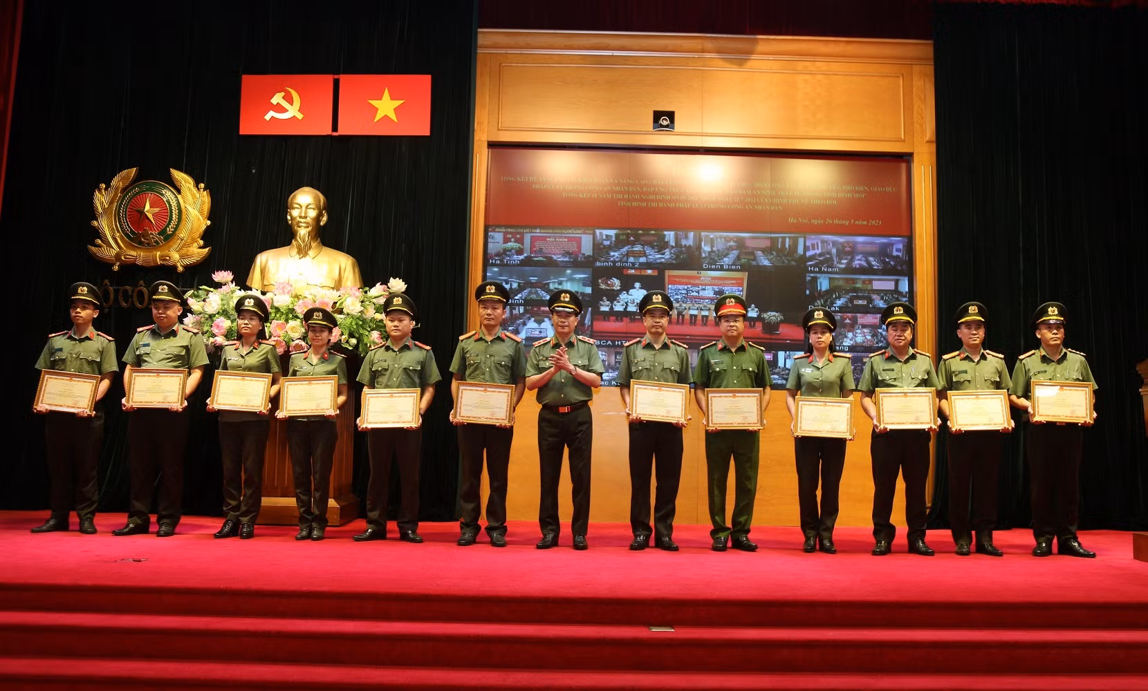 Nâng cao chất lượng đội ngũ pháp chế, đẩy mạnh tuyên truyền pháp luật trên các nền tảng truyền thống -0