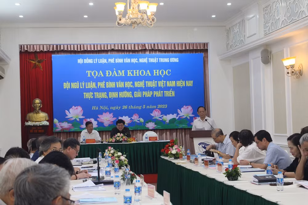 Phải đầu tư đúng mức các nguồn lực cho hoạt động lý luận, phê bình văn học, nghệ thuật -0