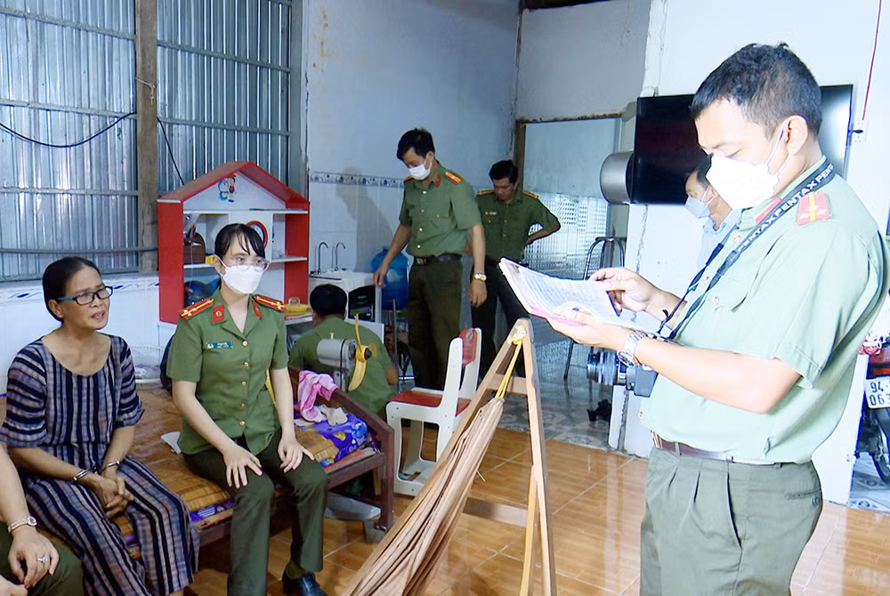 Thoát khỏi… “hang hùm” -0