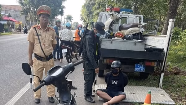 Khoảnh khắc đối mặt với tên cướp nguy hiểm của Đại úy CSGT