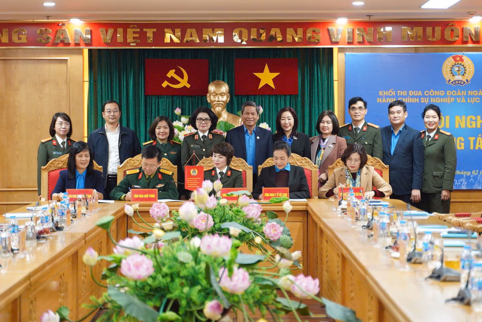 Công đoàn Khối thi đua số 2 triển khai công tác và ký giao ước thi đua năm 2025 -0