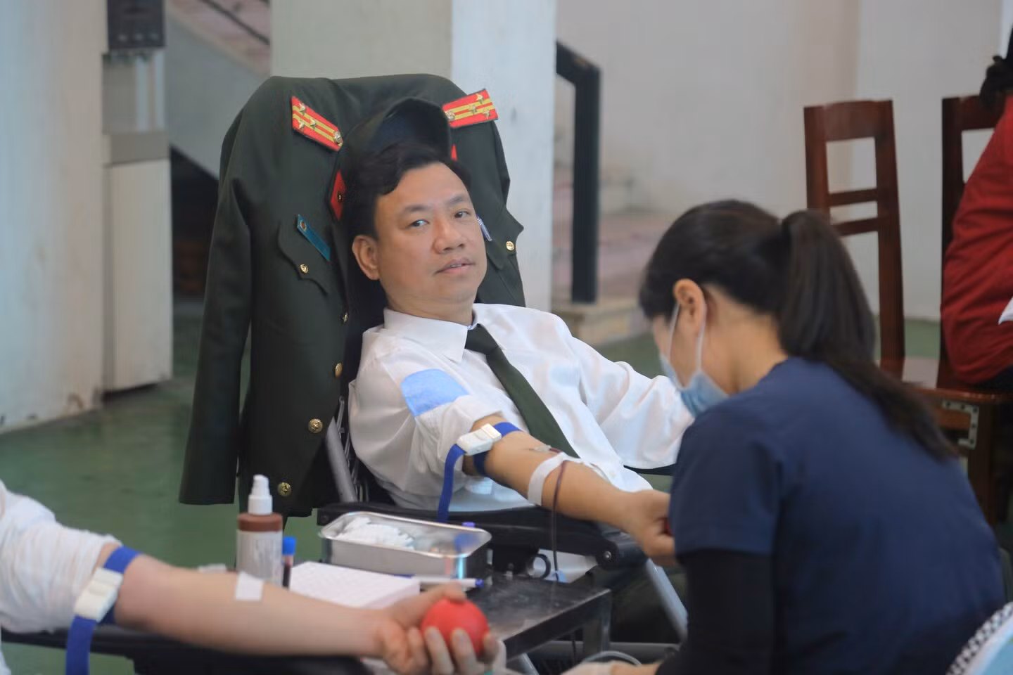 300 cán bộ, học viên Trường Cao đẳng ANND I hiến máu vì đồng đội thân yêu -0