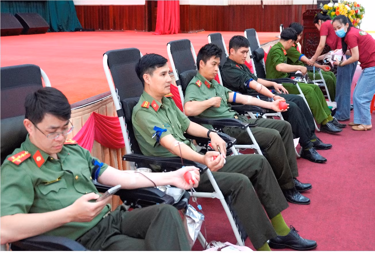 Thanh niên Công an tỉnh Gia Lai hiến 137 đơn vị máu -0