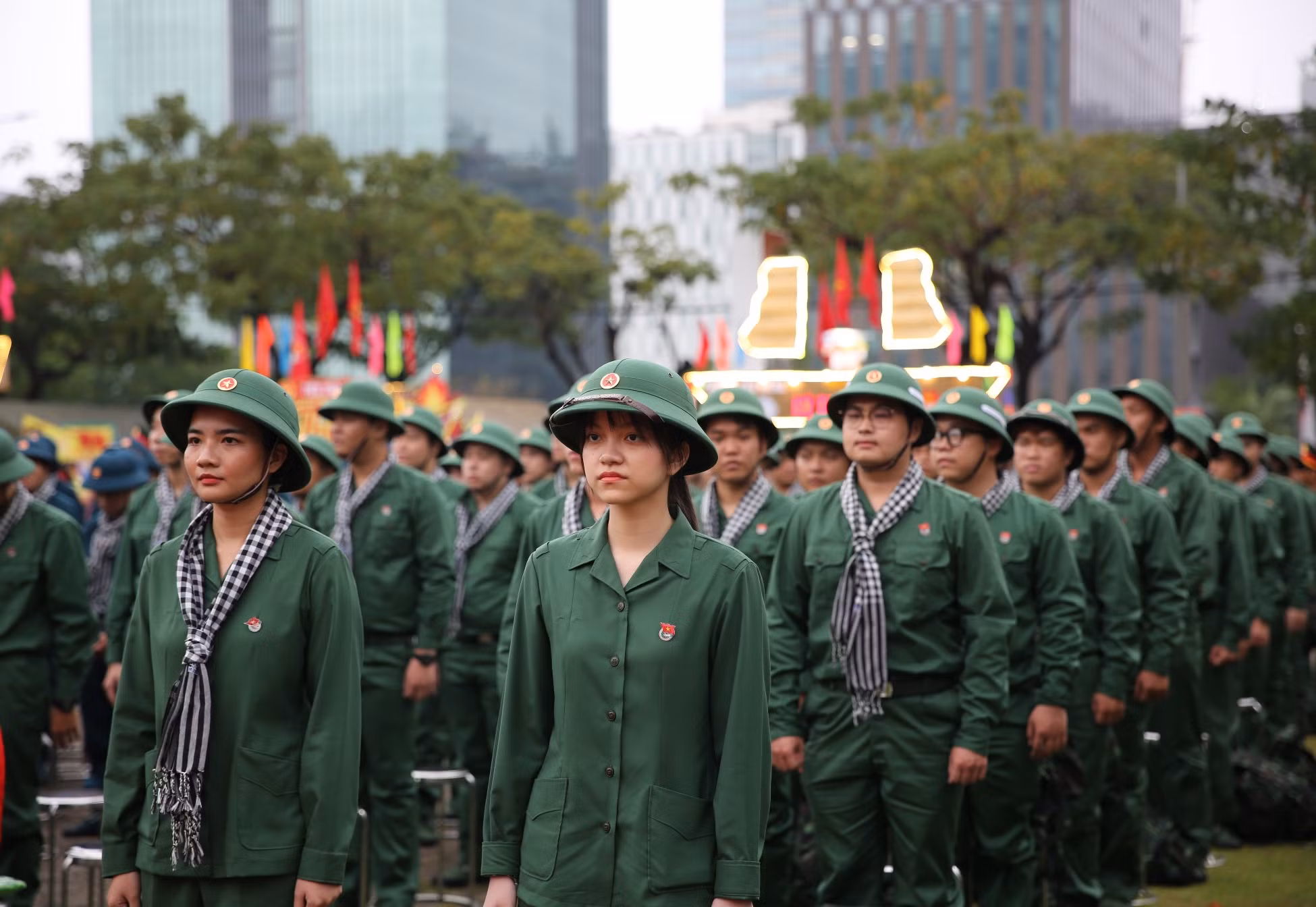 857 công dân TP Hồ Chí Minh lên đường nhập ngũ về các đơn vị Quân đội và Công an -0