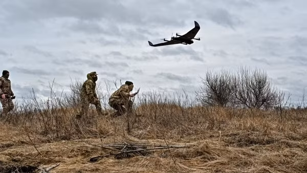 UAV và vũ khí laser: “Vỏ quýt dày có móng tay nhọn”