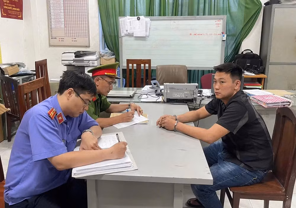 Đề nghị truy tố tài xế ô tô đánh người giữa đường trước cổng bệnh viện -0