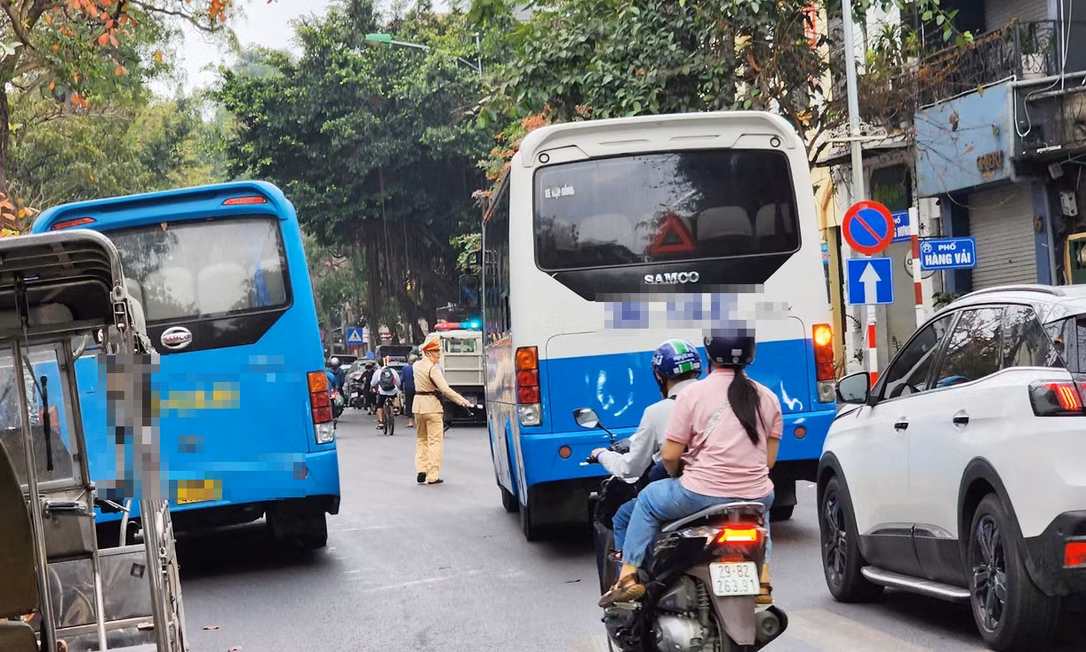 Thí điểm hạn chế xe ô tô trên 16 chỗ trong khu vực phố cổ từ tháng 3 -0
