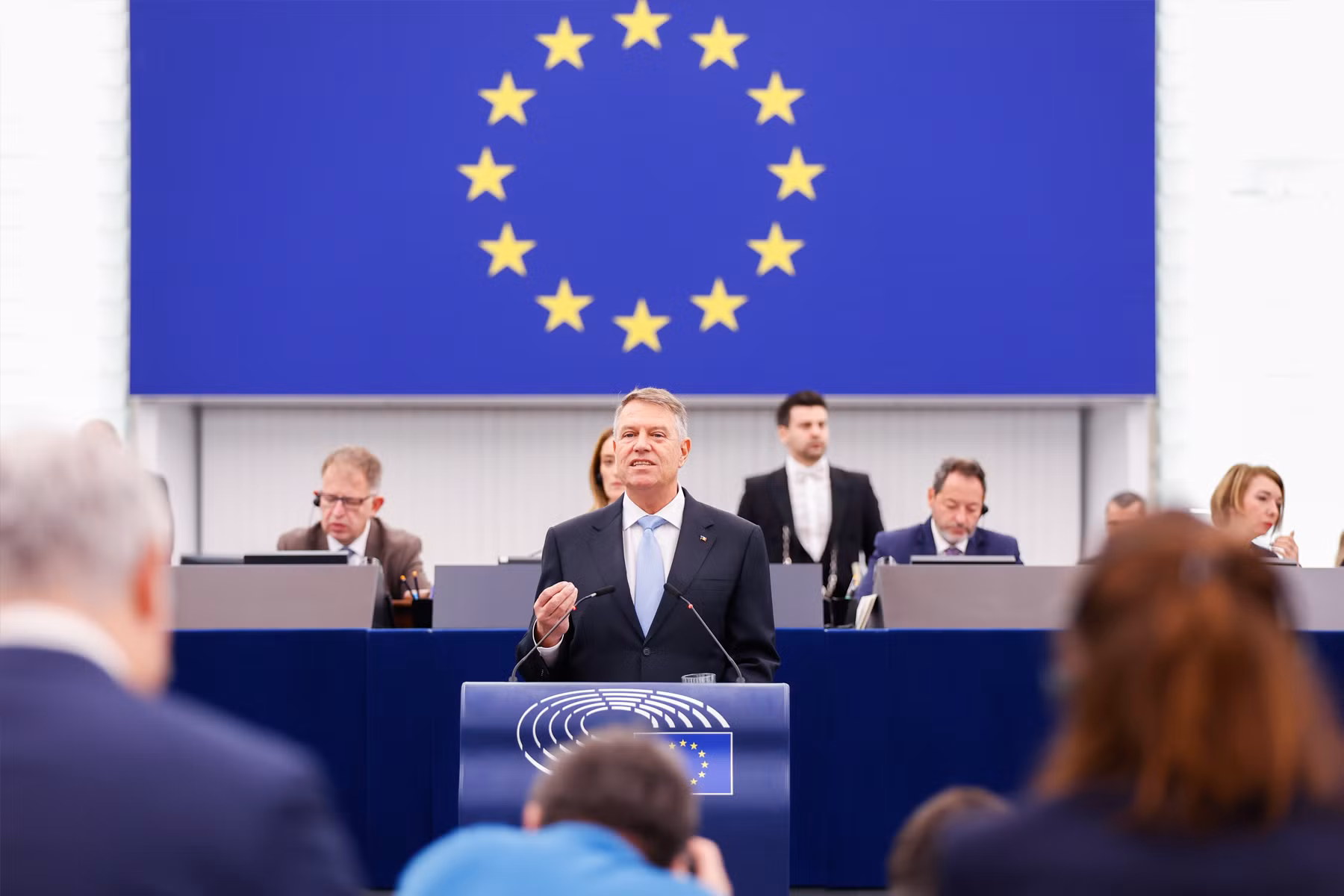 lá c%3f eu t%3fng giúp chính quy%3fn romania d%3fng v%3fng gi%3f cung dã lung lay .jpg -1