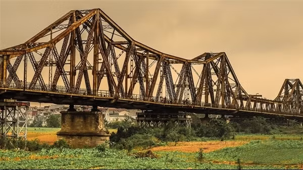 Những trăn trở trong bảo tồn và tôn tạo cầu Long Biên